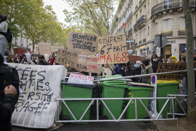 Students Demonstration outside Science Po Paris Students on Boulevard Saint Germain during a demonstration outside Science Po in Paris, France on October 7 2026 in support of high school students. Photo by Eliot Blondet ABACAPRESS.COM Paris France Copyright: xBlondetxEliot ABACAx