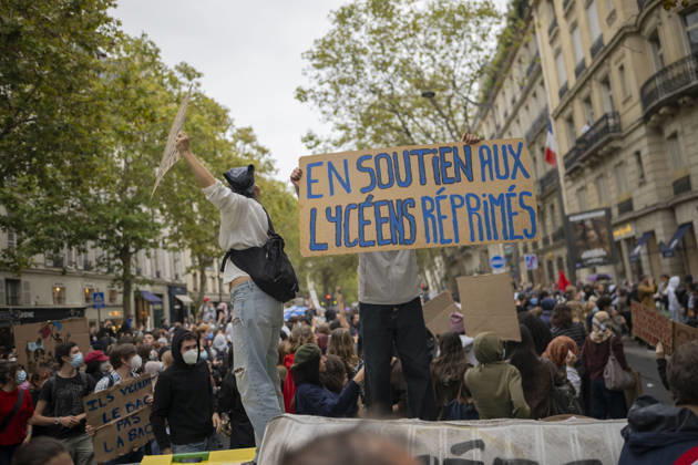 Students Demonstration outside Science Po Paris Students on Boulevard Saint Germain during a demonstration outside Science Po in Paris, France on October 7 2026 in support of high school students. Photo by Eliot Blondet ABACAPRESS.COM Paris France Copyright: xBlondetxEliot ABACAx