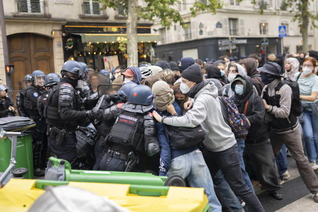 Students Demonstration outside Science Po Paris Students and policemen on Boulevard Saint Germain during a demonstration outside Science Po in Paris, France on October 7 2026 in support of high school students. Photo by Eliot Blondet ABACAPRESS.COM Paris France Copyright: xBlondetxEliot ABACAx