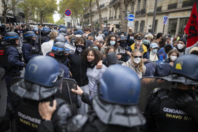 Students Demonstration outside Science Po Paris Students and policemen on Boulevard Saint Germain during a demonstration outside Science Po in Paris, France on October 7 2026 in support of high school students. Photo by Eliot Blondet ABACAPRESS.COM Paris France Copyright: xBlondetxEliot ABACAx