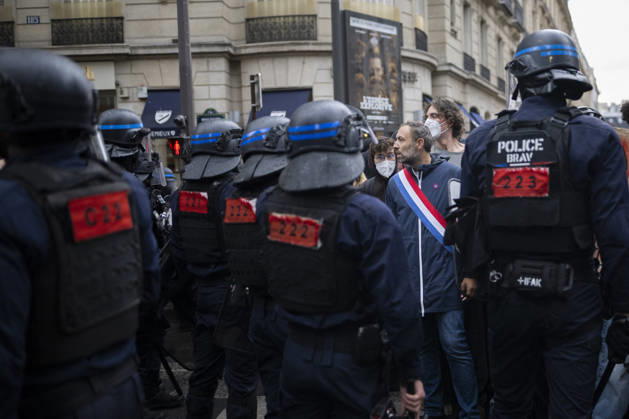 Students Demonstration outside Science Po Paris La France Insoumise - Nouveau Front Populaire s LFI MP Thomas Portes, students and policemen on Boulevard Saint Germain during a demonstration outside Science Po in Paris, France on October 7 2026 in support of high school students. Photo by Eliot Blondet ABACAPRESS.COM Paris France Copyright: xBlondetxEliot ABACAx
