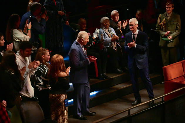 Britain s King Charles III applauds along side Apple Ceo Tim cook (R) during a music workshop for young people, the first as part of the Apple x King™s Trust Creative Labs, at Battersea Power Station in south west London on October 7, 2026., Credit:BEN STANSALL PA ROTA - B68 Avalon United Kingdom, London Copyright: xBENxSTANSALLx xPAxROTAx-xB68x xAvalonx 1141207866