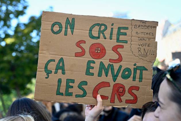 High School And University Student Protest - Strasbourg About 10,000 high school students, joined by college students and teachers, protested in the streets of Strasbourg.The protest movement has been ongoing for three weeks. As the march came to an end, clashes broke out for several hours in certain neighborhoods, particularly around the university area. October 6, 2026, Strasbourg, Eastern France. Photo by Nicolas Roses ABACAPRESS.COM Starsbourg France  Copyright: xRosesxNicolas ABACAx