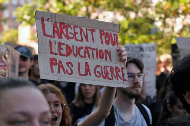 High School And University Student Protest - Strasbourg About 10,000 high school students, joined by college students and teachers, protested in the streets of Strasbourg.The protest movement has been ongoing for three weeks. As the march came to an end, clashes broke out for several hours in certain neighborhoods, particularly around the university area. October 6, 2026, Strasbourg, Eastern France. Photo by Nicolas Roses ABACAPRESS.COM Starsbourg France  Copyright: xRosesxNicolas ABACAx