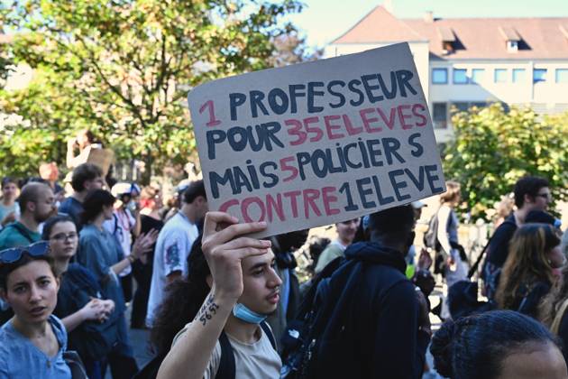High School And University Student Protest - Strasbourg About 10,000 high school students, joined by college students and teachers, protested in the streets of Strasbourg.The protest movement has been ongoing for three weeks. As the march came to an end, clashes broke out for several hours in certain neighborhoods, particularly around the university area. October 6, 2026, Strasbourg, Eastern France. Photo by Nicolas Roses ABACAPRESS.COM Starsbourg France  Copyright: xRosesxNicolas ABACAx