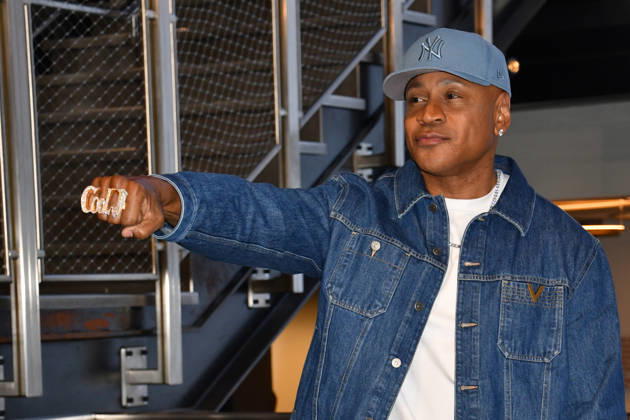 NEW YORK, NY- OCTOBER 6: LL Cool J at the Empire State Building to Celebrate the Premiere of CBSÃ¢â‚¬â ¢ New Drama, NCIS: NEW YORK on October 6, 2026 in New York City. Credit: AdMedia New York City USA - ZUMAa123 20261006_zaa_a123_217 Copyright: xJohnxFyckex