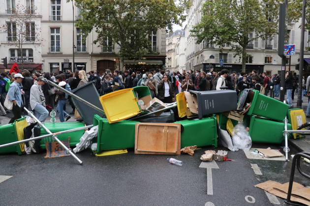 Student blockade near Sciences Po Paris PARIS, FRANCE - OCTOBER 7: Students gather behind makeshift barricades made of trash bins and metal barriers near Sciences Po Paris as part of ongoing mobilization linked to the broader high school and university protest movement in Paris, France, on October 7, 2026. A heavy police presence is deployed at the scene as students denounce conditions in the education system and express solidarity with mobilized high school students. Umit Donmez Anadolu Paris France. Editorial use only. Please get in touch for any other usage. Copyright: x2026xAnadoluxUmitxDonmezx