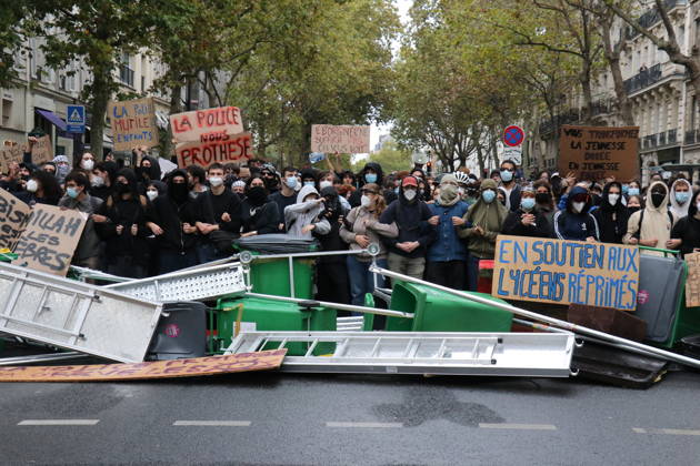Student blockade near Sciences Po Paris PARIS, FRANCE - OCTOBER 7: Students gather behind makeshift barricades made of trash bins and metal barriers near Sciences Po Paris as part of ongoing mobilization linked to the broader high school and university protest movement in Paris, France, on October 7, 2026. A heavy police presence is deployed at the scene as students denounce conditions in the education system and express solidarity with mobilized high school students. Umit Donmez Anadolu Paris France. Editorial use only. Please get in touch for any other usage. Copyright: x2026xAnadoluxUmitxDonmezx