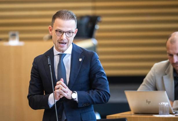 8 THURINGIAN STATE PARLIAMENT 56TH PLENARY SESSION ** FOR EDITORIAL USE ONLY ** EDITORIAL USE ONLY ** Oct. 7, 2026 Erfurt Thuringian State Parliament 8th Legislative Term 56th Plenary Session Photo: Stefan Gruhner (CDU), Head of the Thuringian State Chancellery and Minister for Federal and European Affairs, Sports, and Volunteer Work Germany Thuringia Erfurt Copyright S Copyright: SaschaxFromm doc87xetbzgizl10ddtbtf1 ,EDITORIAL USE ONLY Copyright: SaschaxFromm