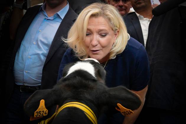 Livestock Summit in Cournon-d Auvergne PHOTOPQR LA MONTAGNE Richard BRUNEL October 7, 2026 Livestock Summit Day 2, Agriculture and Livestock, Marine Le Pen meets two young Blanc-Bleu breeders, Cournon, October 7, 2026 Photo by Richard Brunel Livestock Summit in Cournon d’Auvergne, central France, October 7, 2026 France Copyright: xPHOTOPQR LAxMONTAGNE MAXPPPxRichardxBRUNELx 20261007LMT7810 20261007LMT7810