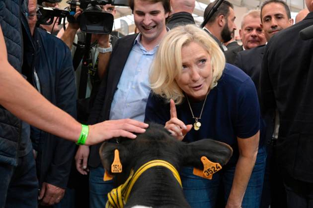Livestock Summit in Cournon-d Auvergne PHOTOPQR LA MONTAGNE Richard BRUNEL October 7, 2026 Livestock Summit Day 2, Agriculture and Livestock, Marine Le Pen meets two young Blanc-Bleu breeders, Cournon, October 7, 2026 Photo by Richard Brunel Livestock Summit in Cournon d’Auvergne, central France, October 7, 2026 France Copyright: xPHOTOPQR LAxMONTAGNE MAXPPPxRichardxBRUNELx 20261007LMT7815 20261007LMT7815