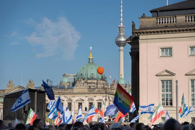 Memorial ceremony at Bebelplatz in Berlin-Mitte, the heart of the German capital. Memorial event marking the 3rd anniversary of the Hamas terrorist attack in Israel on October 7. Never forget, never remain silent, Berlin, Berlin, Germany, Bebelplatz