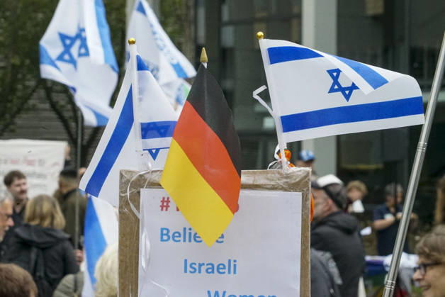 CNTV VIGIL: Demonstrators on the street; participants holding German and Israeli flags at the vigil marking the third anniversary of the attack and massacre in Israel; people gathering in front of the Audimax in the Grindelviertel neighborhood of Hamburg on October 7, 2026, Hamburg, Germany