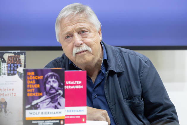 Frankfurt Book Fair 2026: Wolf Biermann discusses excerpts from his diaries and his eventful life. Book title: *You Put Out the Fire with Gasoline*, Frankfurt am Main, Hesse, Germany, Exhibition Grounds