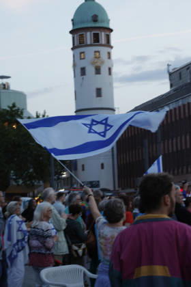 Commemoration 7 10 23 07 10 2026 Three years after the Hamas attack on Israel, which left 1,200 people dead and 251 taken hostage, numerous Darmstadt residents will gather at Friedensplatz for a commemoration featuring an art installation and a central rally. The event’s patron is MayorMayor Hanno Benz Darmstadt, Hesse, Germany
