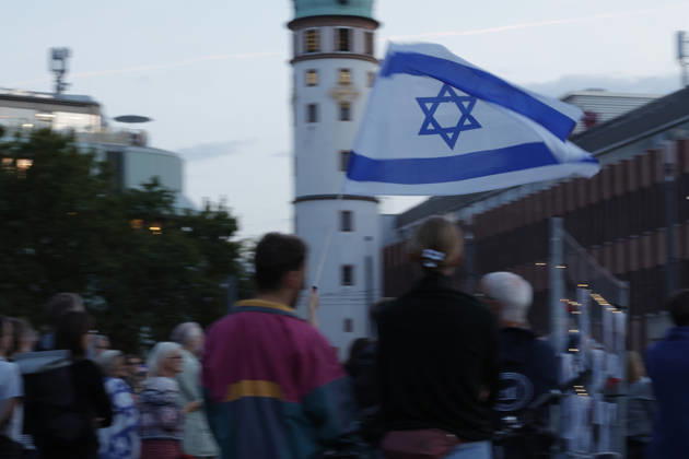 Commemoration 7 10 23 07 10 2026 Three years after the Hamas attack on Israel, which left 1,200 people dead and 251 taken hostage, numerous Darmstadt residents will gather at Friedensplatz for a commemoration featuring an art installation and a central rally. The event’s patron is MayorMayor Hanno Benz Darmstadt, Hesse, Germany