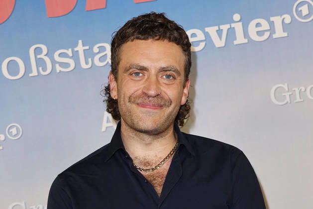 Enrique Fiss at the *Großstadtrevier* ARD Series 40th Anniversary Photo Call on October 7, 2026, at the Astor Film Lounge in Hamburg. Enrique Fiss attends the photo call for the 40th anniversary of the series *Großstadtrevier* on October 7, 2026 at the Astor Film Lounge in Hamburg, Germany. 40th Anniversary of the ARD Series *Großstadtrevier* in Hamburg
