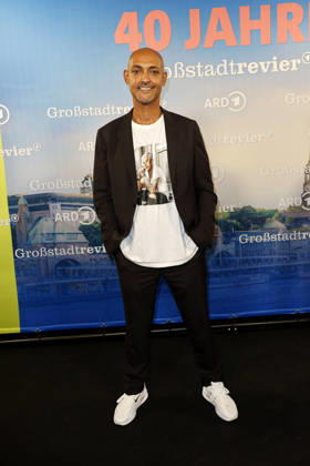 Patrick Abozen attends the photo call for the 40th anniversary of the series *Großstadtrevier* on October 7, 2026, at the Astor Film Lounge in Hamburg, Germany. 40th anniversary *Großstadtrevier* photo call in Hamburg, Germany