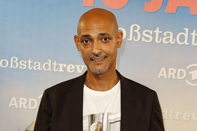 Patrick Abozen attends the photo call for the 40th anniversary of the series *Großstadtrevier* on October 7, 2026, at the Astor Film Lounge in Hamburg, Germany. 40th anniversary *Großstadtrevier* photo call in Hamburg, Germany