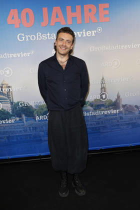 Enrique Fiss attends the photo call for the 40th anniversary of the series *Großstadtrevier* on October 7, 2026, at the Astor Film Lounge in Hamburg, Germany. 40th anniversary *Großstadtrevier* photo call in Hamburg, Germany