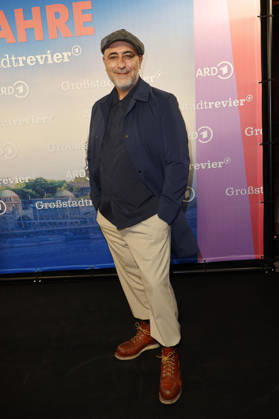 Oezguer Karadeniz attends the photo call for the 40th anniversary of the series *Großstadtrevier* on October 7, 2026, at the Astor Film Lounge in Hamburg, Germany. 40th anniversary *Großstadtrevier* photo call in Hamburg, Germany