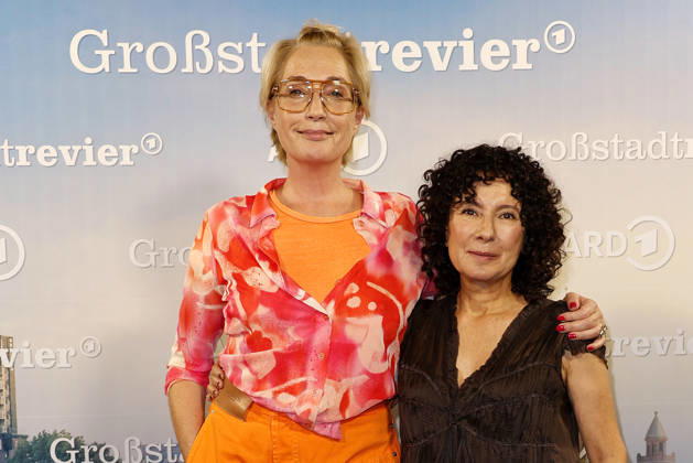 Saskia Fischer and Maria Ketikidou attend the photo call for the 40th anniversary of the series *Großstadtrevier* on October 7, 2026, at the Astor Film Lounge in Hamburg, Germany. 40th anniversary *Großstadtrevier* photo call in Hamburg, Germany