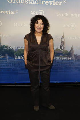 Maria Ketikidou attends the photo call for the 40th anniversary of the series *Großstadtrevier* on October 7, 2026, at the Astor Film Lounge in Hamburg, Germany. 40th anniversary *Großstadtrevier* photo call in Hamburg, Germany