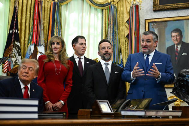 Trump Makes Oval Office Announcement WASHINGTON, DC - OCT. 7: US Senator Ted Cruz (R-TX) speaks as US President Donald Trump makes an announcement on Trump Accounts in the Oval Office on Wednesday, Oct. 7, 2026 at the White House in Washington, D.C. (Photo by Annabelle Gordon Pool For The Washington Post) Washington DC United States Copyright: xPool ABACAx