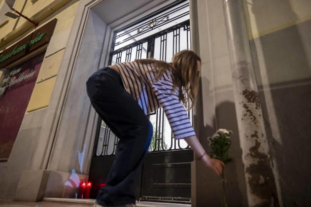 Maricarmen Abascal, who became a symbol of the fight for housing after her eviction, has died. Candles and flowers at Maricarmen’s home, October 7, 2026, in Madrid, Spain. Maricarmen Abascal, who became a symbol of the housing rights movement that led to the Puerta del Sol encampment after being evicted from the home in Retiro where she had lived for 70 years, died on Wednesday, as confirmed by the Tenants’ Union. The woman had been hospitalized at Gregorio Maranón Hospital since September 23. On that day, she was carried out on a stretcher from her home on Alcalde Sainz de Baranda Street after the eviction order was enforced, despite protests from dozens of activists, and transferred to the Madrid hospital due to her fragile health. OCTOB  Copyright: xAlbertoxOrtegax 7827332