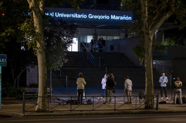 Maricarmen Abascal, who became a symbol of the fight for housing after her eviction, has died. Several media outlets at Gregorio Maranón Hospital, October 7, 2026, in Madrid, Spain. Maricarmen Abascal, who became a symbol of the housing rights movement that led to the Puerta del Sol encampment after being evicted from the home in Retiro where she had lived for 70 years, died on Wednesday, as confirmed by the Tenants’ Union. The woman had been hospitalized at Gregorio Maranón Hospital since September 23. On that day, she was carried out on a stretcher from her home on Alcalde Sainz de Baranda Street after the eviction order was enforced, despite protests from dozens of activists, and transferred to the Madrid hospital due to her fragile hea  Copyright: xAlbertoxOrtegax 7827335