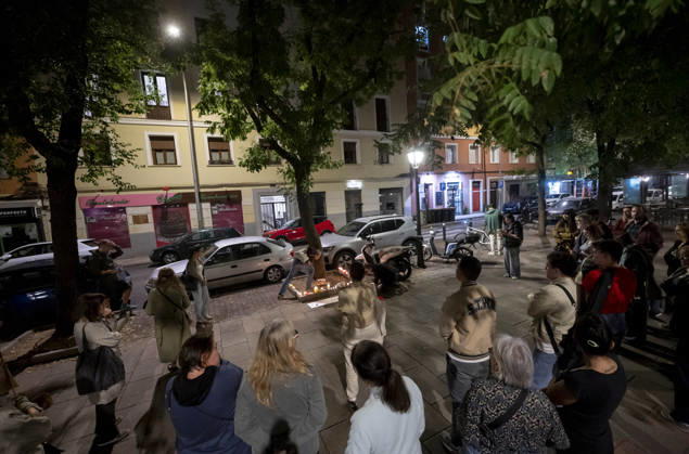Maricarmen Abascal, who became a symbol of the fight for housing after her eviction, has died. Several people leave candles and messages at Maricarmen’s home on October 7, 2026, in Madrid, Spain. Maricarmen Abascal, who became a symbol of the housing rights movement that led to the Puerta del Sol encampment after being evicted from the home in Retiro where she had lived for 70 years, died on Wednesday, as confirmed by the Tenants’ Union. The woman had been hospitalized at Gregorio Maranón Hospital since September 23. On that day, she was carried out on a stretcher from her home on Alcalde Sainz de Baranda Street after the eviction order was enforced, despite protests from dozens of activists, and transferred to the Madrid hospital due to h  Copyright: xAlbertoxOrtegax 7827350