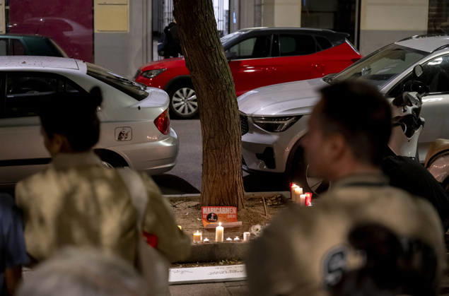 Maricarmen Abascal, who became a symbol of the fight for housing after her eviction, has died. Several people leave candles and messages at Maricarmen’s home on October 7, 2026, in Madrid, Spain. Maricarmen Abascal, who became a symbol of the housing rights movement that led to the Puerta del Sol encampment after being evicted from the home in Retiro where she had lived for 70 years, died on Wednesday, as confirmed by the Tenants’ Union. The woman had been hospitalized at Gregorio Maranón Hospital since September 23. On that day, she was carried out on a stretcher from her home on Alcalde Sainz de Baranda Street after the eviction order was enforced, despite protests from dozens of activists, and transferred to the Madrid hospital due to h  Copyright: xAlbertoxOrtegax 7827352
