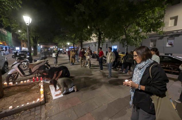Maricarmen Abascal, who became a symbol of the fight for housing after her eviction, has died. Several people leave candles and messages at Maricarmen’s home on October 7, 2026, in Madrid, Spain. Maricarmen Abascal, who became a symbol of the housing rights movement that led to the Puerta del Sol encampment after being evicted from the home in Retiro where she had lived for 70 years, died on Wednesday, as confirmed by the Tenants’ Union. The woman had been hospitalized at Gregorio Maranón Hospital since September 23. On that day, she was carried out on a stretcher from her home on Alcalde Sainz de Baranda Street after the eviction order was enforced, despite protests from dozens of activists, and transferred to the Madrid hospital due to h  Copyright: xAlbertoxOrtegax 7827363