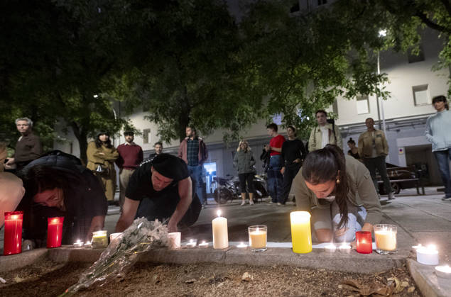 Maricarmen Abascal, who became a symbol of the fight for housing after her eviction, has died. Several people leave candles and messages at Maricarmen’s home on October 7, 2026, in Madrid, Spain. Maricarmen Abascal, who became a symbol of the housing rights movement that led to the Puerta del Sol encampment after being evicted from the home in Retiro where she had lived for 70 years, died on Wednesday, as confirmed by the Tenants’ Union. The woman had been hospitalized at Gregorio Maranón Hospital since September 23. On that day, she was carried out on a stretcher from her home on Alcalde Sainz de Baranda Street after the eviction order was enforced, despite protests from dozens of activists, and transferred to the Madrid hospital due to h  Copyright: xAlbertoxOrtegax 7827364