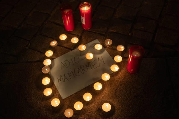 Maricarmen Abascal, who became a symbol of the fight for housing after her eviction, has died. Several people left candles and messages for Maricarmen in front of the Congress of Deputies on October 7, 2026, in Madrid, Spain. Maricarmen Abascal, who became a symbol of the housing rights movement that led to the Puerta del Sol encampment after being evicted from the home in Retiro where she had lived for 70 years, died on Wednesday, as confirmed by the Tenants’ Union. The woman had been hospitalized at Gregorio Maranón Hospital since September 23. On that day, she was carried out on a stretcher from her home on Alcalde Sainz de Baranda Street after the eviction order was enforced, despite protests from dozens of activists, and transferred t  Copyright: xFernandoxSanchezx 7827389