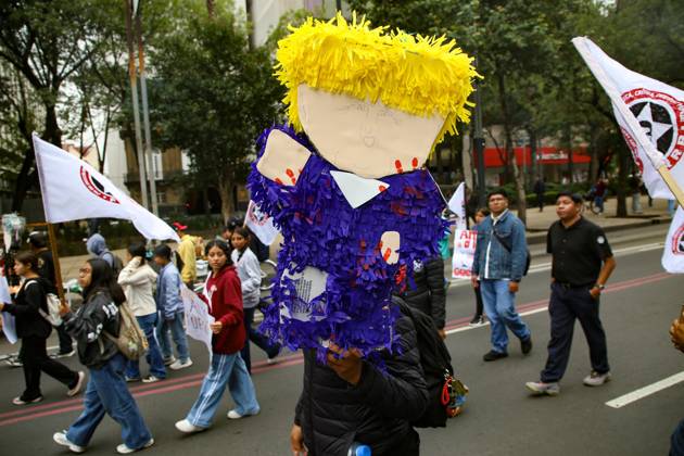 October 7, 2026: TO-45388 & x2013; Mexico City, October 7, 2026: Hundreds of students from the Rafael Ram& xed;rez National Federation of Revolutionary Students are protesting against the genocide in Palestine at the former U.S. Embassy site in Mexico City, where they smashed pi& xf1;atas bearing the likenesses of Donald Trump and Benjamin Netanyahu. Photo: Ian Robles .com.mx - ZUMAcs4_ 20261007_faa_cs4_141 Copyright: xClasosx