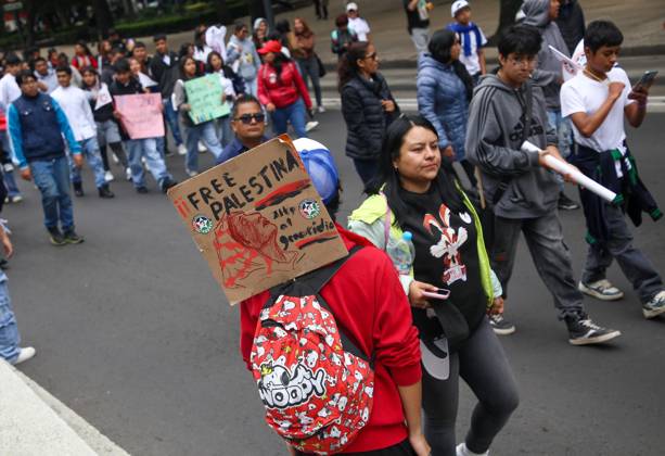 October 7, 2026: TO-45388 & x2013; Mexico City, October 7, 2026: Hundreds of students from the Rafael Ram& xed;rez National Federation of Revolutionary Students are protesting against the genocide in Palestine at the former U.S. Embassy site in Mexico City, where they smashed pi& xf1;atas bearing the likenesses of Donald Trump and Benjamin Netanyahu. Photo: Ian Robles .com.mx - ZUMAcs4_ 20261007_faa_cs4_149 Copyright: xClasosx
