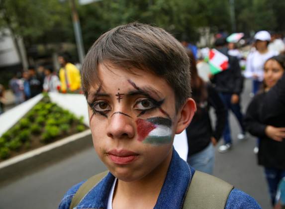 October 7, 2026: TO-45388 & x2013; Mexico City, October 7, 2026: Hundreds of students from the Rafael Ram& xed;rez National Federation of Revolutionary Students are protesting against the genocide in Palestine at the former U.S. Embassy site in Mexico City, where they smashed pi& xf1;atas bearing the likenesses of Donald Trump and Benjamin Netanyahu. Photo: Ian Robles .com.mx - ZUMAcs4_ 20261007_faa_cs4_151 Copyright: xClasosx
