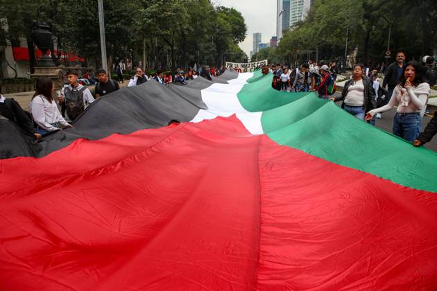 October 7, 2026: TO-45388 & x2013; Mexico City, October 7, 2026: Hundreds of students from the Rafael Ram& xed;rez National Federation of Revolutionary Students are protesting against the genocide in Palestine at the former U.S. Embassy site in Mexico City, where they smashed pi& xf1;atas bearing the likenesses of Donald Trump and Benjamin Netanyahu. Photo: Ian Robles .com.mx - ZUMAcs4_ 20261007_faa_cs4_182 Copyright: xClasosx