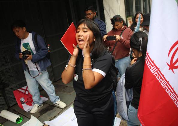 October 7, 2026: TO-45388 & x2013; Mexico City, October 7, 2026: Hundreds of students from the Rafael Ram& xed;rez National Federation of Revolutionary Students are protesting against the genocide in Palestine at the former U.S. Embassy site in Mexico City, where they smashed pi& xf1;atas bearing the likenesses of Donald Trump and Benjamin Netanyahu. Photo: Ian Robles .com.mx - ZUMAcs4_ 20261007_faa_cs4_186 Copyright: xClasosx
