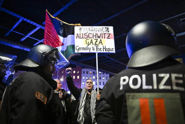 Police in Berlin intervened in demonstrations in support of Palestinians BERLIN, GERMANY - OCTOBER 7: German police intervene a pro-Palestinian demonstration in Berlin, Germany on October 7, 2026. More than a thousand demonstrators gathered at Oranien Square to protest Israeli attack on Gaza and marched toward Hermann Square before police broke up the rally near the Kottbusser Tor subway station, detaining numerous participants. Halil Sagirkaya Anadolu Berlin Germany. Editorial use only. Please get in touch for any other usage.  Copyright: x2026xAnadoluxHalilxSagirkayax