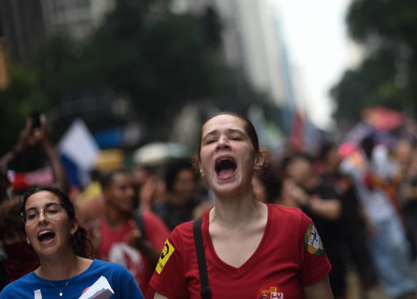 Thousands of demonstrators gathered in downtown Rio de Janeiro RIO DE JANEIRO, BRAZIL - OCTOBER 7: Thousands of demonstrators gathered in downtown in support of presidential candidate Luiz Inacio Lula da Silva (PT) ahead of the second round of Brazil’s presidential election in Rio de Janeiro on October 7, 2026. The demonstration, organized under the name Youth on the Streets for Democracy, began at Candelaria and continued with a march toward Cinelandia. Students gathered at noon for an event organized by the Rio de Janeiro State Students’ Union (UEE-RJ) as a peaceful demonstration in defense of democracy, student rights, education and equality. Fabio Teixeira Anadolu Rio de Janeiro Brazil. Editorial use only. Please get in touch for an Copyright: x2026xAnadoluxFabioxTeixeirax