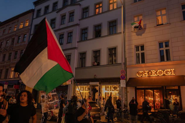 October 7, 2026, Berlin, Germany: Hundereds of pro-palestinian protesters gather in Berlin, Germany, on October 7, 2026. This marks the three-year anniversary of the Hamas led border attacks in Southern Israel. Germany - ZUMAj167 20261007_zip_j167_021 Copyright: xSvetxJacquelinex