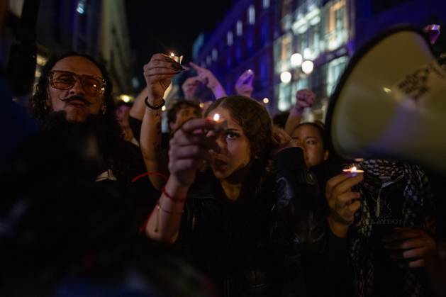 Demonstrations following Maricarmen s death in Madrid, Spain - 7 Oct 2026 Demonstrators hold candles while mourning the death of Maricarmen in Madrid Hundreds of people are demonstrating in central Madrid following the death of Maricarmen—the octogenarian evicted from her apartment after it was purchased by a real estate investment fund—an event that has sparked protests across Spain and contributed to the call for early elections. Madrid Spain Copyright: xDavidxCanalesx xSOPAxImagesx David-Canales-1456738