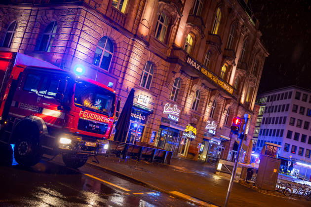 Fire in Movie Theater Triggers Large-Scale Emergency Response On October 8, 2026, a fire broke out in a movie theater at the Cinestar Metropolis in Frankfurt. The Frankfurt Fire Department responded with a large-scale operation, with crews fighting the fire while wearing breathing ap