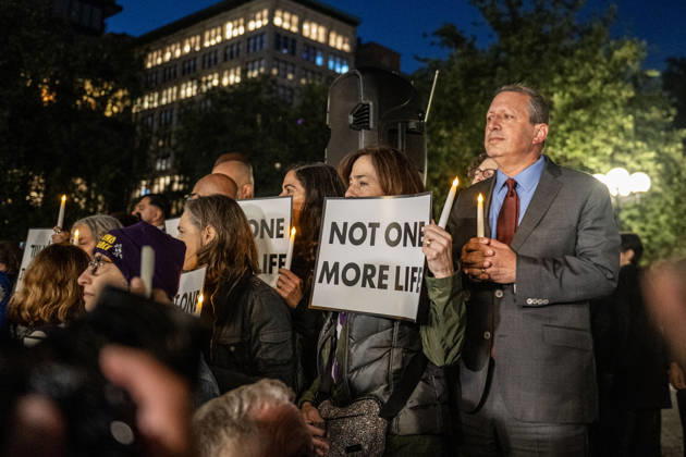 October 7, 2026, New York, New York, USA: The Union Square candlelight vigil organized by the group Israelis for Peace on October 7th 2026 went on in spite of loud protests by pro-Palestinian activists. Several public officials, including New York City mayor ZOHRAN MAMDANI, joined the group in commemorating the Israeli lives lost on Ocotober 7th 2023 despite the protests. Congressional candidate BRAD LANDER stands with vigil participants. New York USA - ZUMAh214 20261007_znp_h214_001 Copyright: xSDxHerzogx