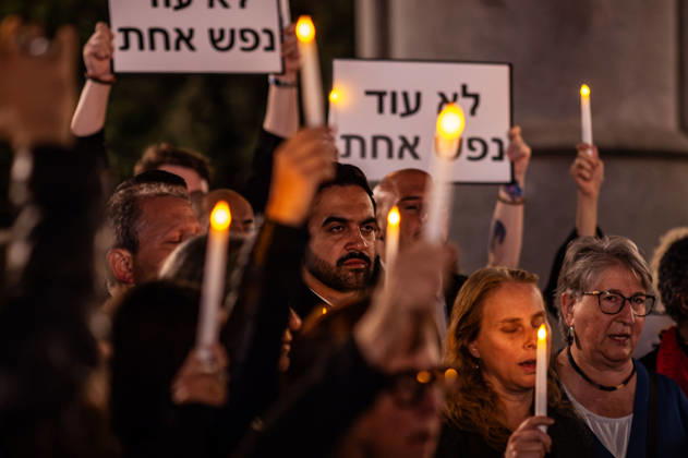 October 7, 2026, New York, New York, USA: The Union Square candlelight vigil organized by the group Israelis for Peace on October 7th 2026 went on in spite of loud protests by pro-Palestinian activists. Several public officials, including New York City mayor ZOHRAN MAMDANI, joined the group in commemorating the Israeli lives lost on Ocotober 7th 2023 despite the protests. NYC Mayor ZOHRAN MAMDANI stands amongst vigil participants holding up their candles. New York USA - ZUMAh214 20261007_znp_h214_003 Copyright: xSDxHerzogx
