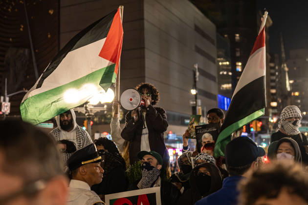 October 7, 2026, New York, New York, USA: The Union Square candlelight vigil organized by the group Israelis for Peace on October 7th 2026 went on in spite of loud protests by pro-Palestinian activists. Several public officials, including New York City mayor ZOHRAN MAMDANI, joined the group in commemorating the Israeli lives lost on Ocotober 7th 2023 despite the protests. New York USA - ZUMAh214 20261007_znp_h214_004 Copyright: xSDxHerzogx