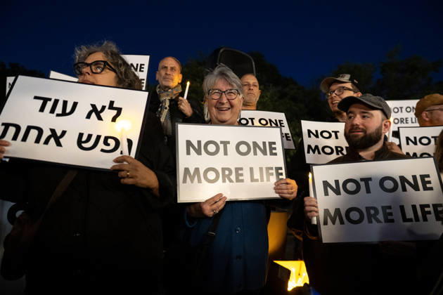 October 7, 2026, New York, New York, USA: The Union Square candlelight vigil organized by the group Israelis for Peace on October 7th 2026 went on in spite of loud protests by pro-Palestinian activists. Several public officials, including New York City mayor ZOHRAN MAMDANI, joined the group in commemorating the Israeli lives lost on Ocotober 7th 2023 despite the protests. New York USA - ZUMAh214 20261007_znp_h214_014 Copyright: xSDxHerzogx