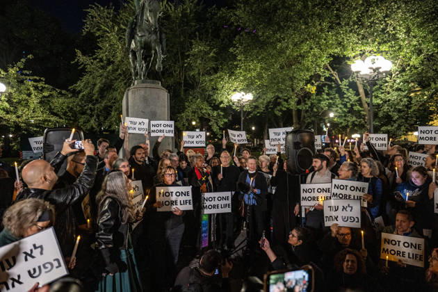October 7, 2026, New York, New York, USA: The Union Square candlelight vigil organized by the group Israelis for Peace on October 7th 2026 went on in spite of loud protests by pro-Palestinian activists. Several public officials, including New York City mayor ZOHRAN MAMDANI, joined the group in commemorating the Israeli lives lost on Ocotober 7th 2023 despite the protests. New York USA - ZUMAh214 20261007_znp_h214_011 Copyright: xSDxHerzogx